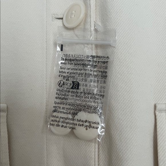 Uniqlo Classic Natural Beige Women's Jacket - Picture 8 of 8